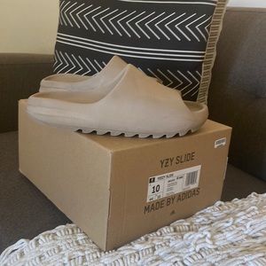 Yeezy slides size 10 men’s